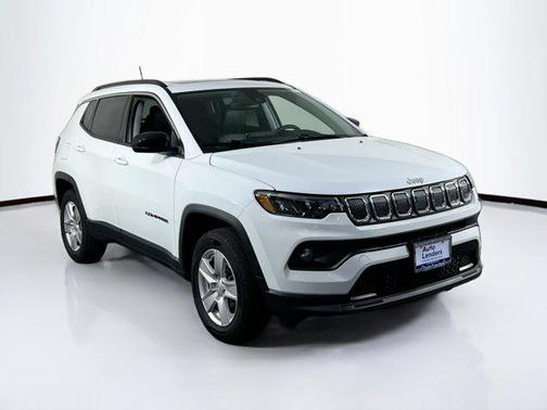 Bright White Clearcoat 2022 Jeep Compass Latitude