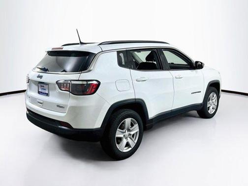 Bright White Clearcoat 2022 Jeep Compass Latitude