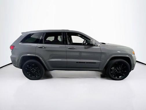 2022 Jeep Grand Cherokee Laredo