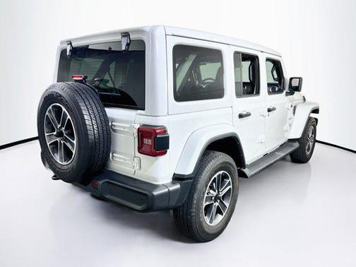 Bright White Clearcoat 2023 Jeep Wrangler 4-Door Sahara 4x4