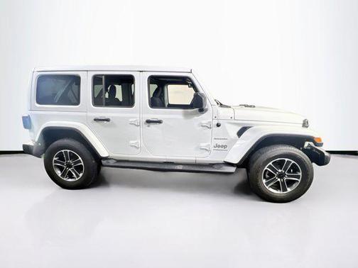 Bright White Clearcoat 2023 Jeep Wrangler 4-Door Sahara 4x4