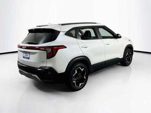 Snow White Pearl 2024 Kia Seltos EX