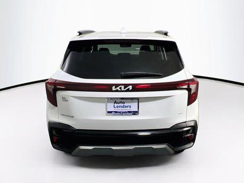 Snow White Pearl 2024 Kia Seltos EX