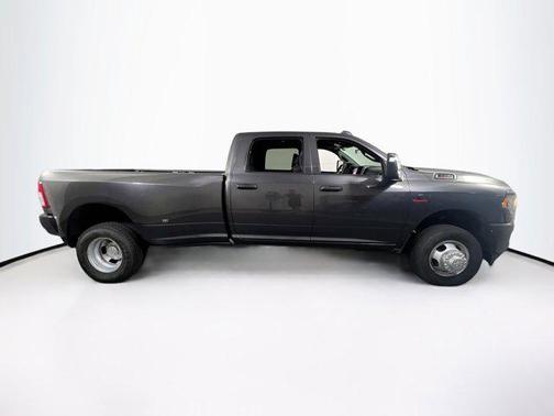 2023 RAM 3500 Tradesman Crew Cab 4x4 8' Box