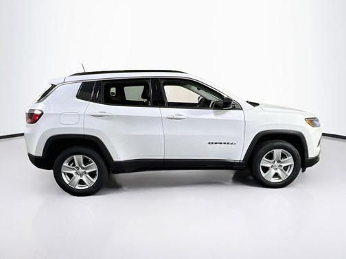 Bright White Clearcoat 2022 Jeep Compass Latitude
