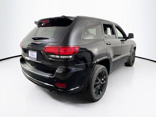 2022 Jeep Grand Cherokee Laredo