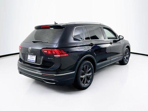 Deep Black Pearl 2023 Volkswagen Tiguan 2.0T SE 4MOTION
