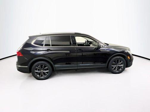 Deep Black Pearl 2023 Volkswagen Tiguan 2.0T SE 4MOTION