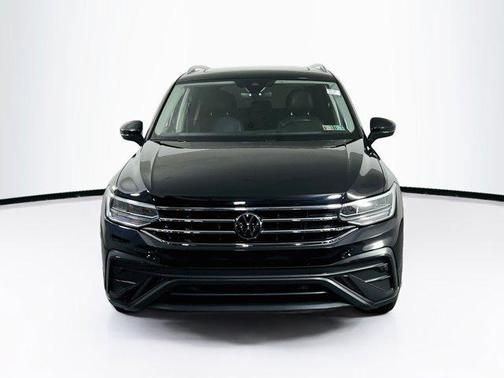 Deep Black Pearl 2023 Volkswagen Tiguan 2.0T SE 4MOTION