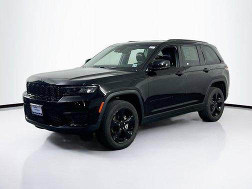 Diamond Black Crystal Pearlcoat 2023 Jeep Grand Cherokee Altitude