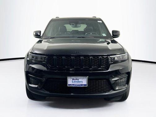 Diamond Black Crystal Pearlcoat 2023 Jeep Grand Cherokee Altitude