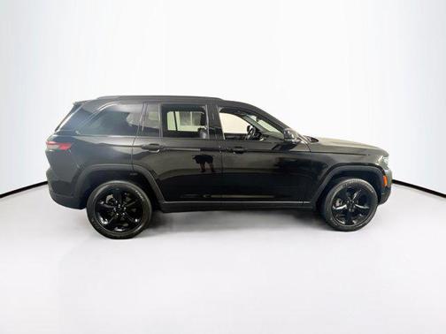 2022 Jeep Grand Cherokee Altitude