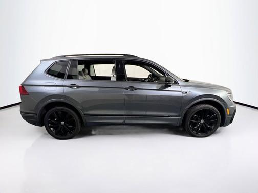 Platinum Gray Metallic 2021 Volkswagen Tiguan 2.0T SE R-Line Black 4MOTION