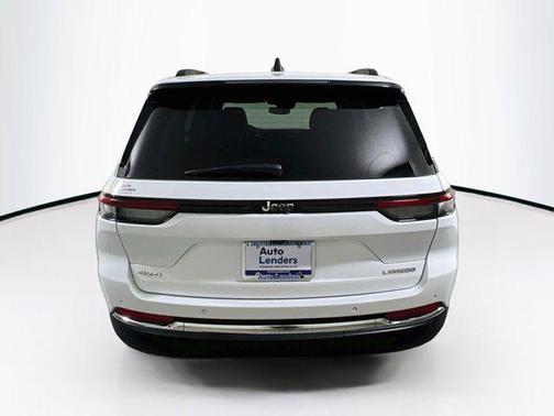 Bright White Clearcoat 2023 Jeep Grand Cherokee Laredo