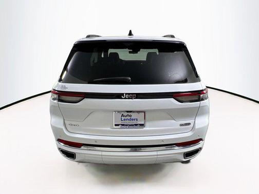 Bright White Clearcoat 2023 Jeep Grand Cherokee Overland