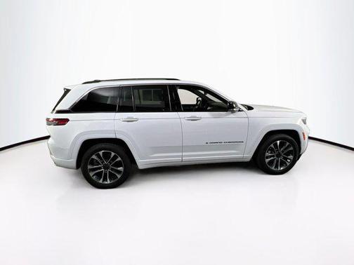 Bright White Clearcoat 2023 Jeep Grand Cherokee Overland