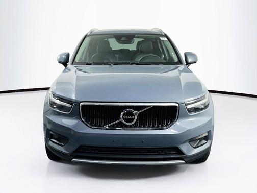 Thunder Grey Metallic 2021 Volvo XC40 T5 Momentum