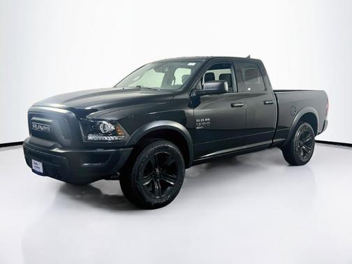 Diamond Black Crystal Pearlcoat 2023 RAM 1500 Classic Warlock