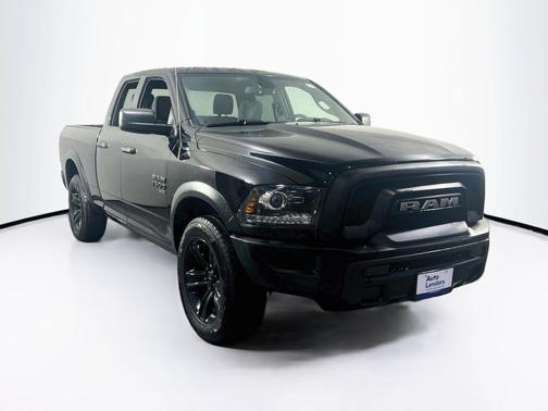 Diamond Black Crystal Pearlcoat 2023 RAM 1500 Classic Warlock