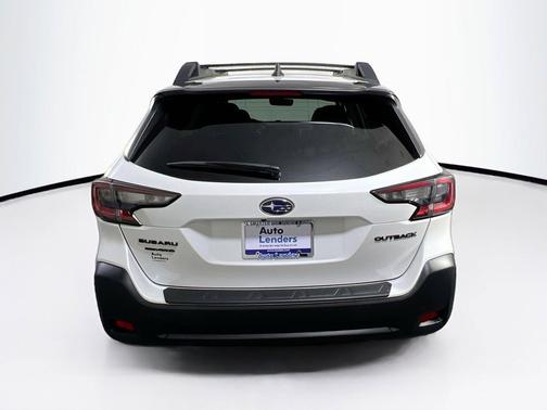 Crystal White Pearl 2023 Subaru Outback Onyx Edition