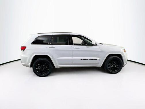 2022 Jeep Grand Cherokee Laredo