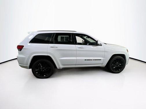 2022 Jeep Grand Cherokee Laredo