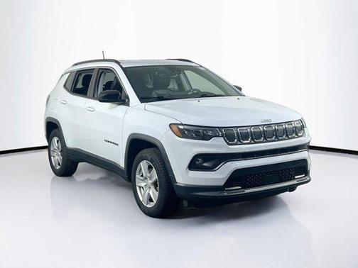 Bright White Clearcoat 2022 Jeep Compass Latitude
