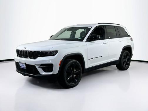 Bright White Clearcoat 2023 Jeep Grand Cherokee Altitude