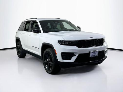 Bright White Clearcoat 2023 Jeep Grand Cherokee Altitude