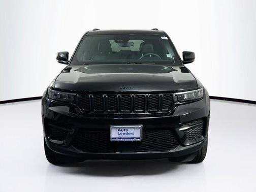 Diamond Black Crystal Pearlcoat 2023 Jeep Grand Cherokee Altitude