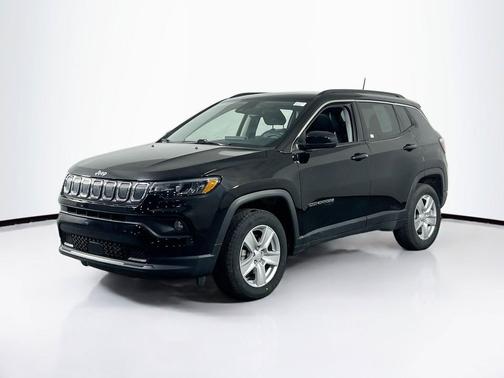 Diamond Black Crystal Pearlcoat 2022 Jeep Compass Latitude