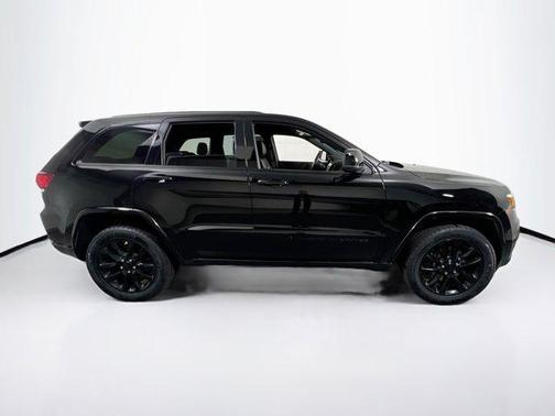 2022 Jeep Grand Cherokee Laredo