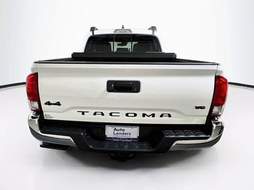 White 2022 Toyota Tacoma SR5
