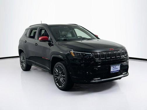 Diamond Black Crystal Pearlcoat 2023 Jeep Compass (RED) Edition 4x4