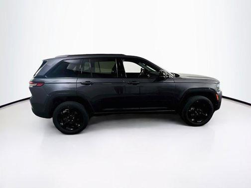 Baltic Gray Metallic Clearcoat 2023 Jeep Grand Cherokee Altitude