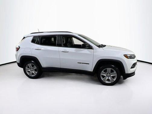 Bright White Clearcoat 2022 Jeep Compass Latitude 4x4