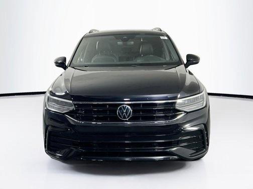 Deep Black Pearl 2023 Volkswagen Tiguan 2.0T SE R-Line Black 4MOTION