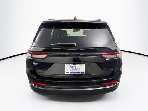 Diamond Black Crystal Pearlcoat 2023 Jeep Grand Cherokee Altitude