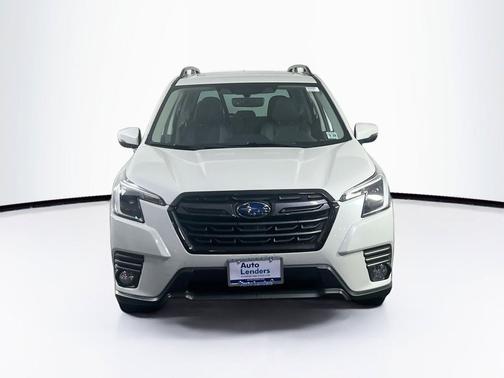 Crystal White Pearl 2023 Subaru Forester Limited