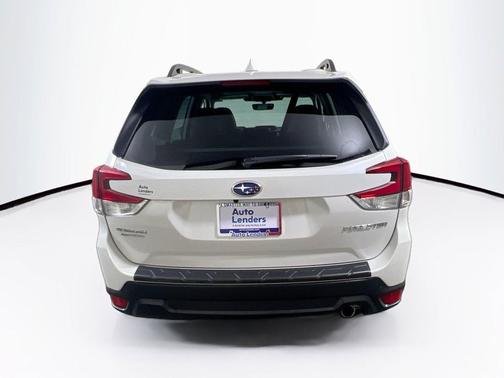 Crystal White Pearl 2023 Subaru Forester Limited