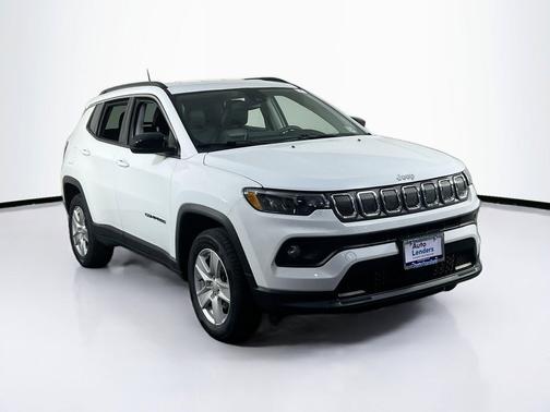 Bright White Clearcoat 2022 Jeep Compass Latitude