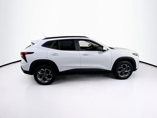 Summit White 2025 Chevrolet Trax LT