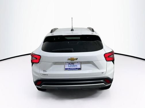 Summit White 2025 Chevrolet Trax LT
