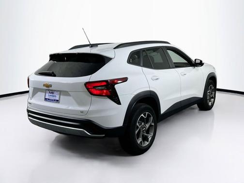 Summit White 2025 Chevrolet Trax LT