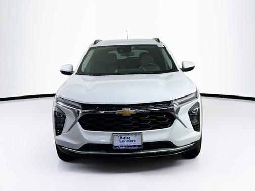 Summit White 2025 Chevrolet Trax LT