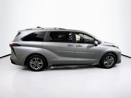 2022 Toyota Sienna Limited