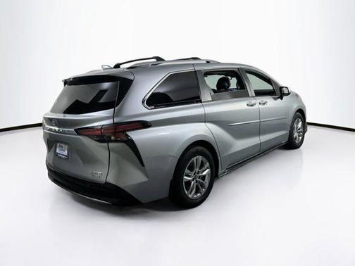 2022 Toyota Sienna Limited