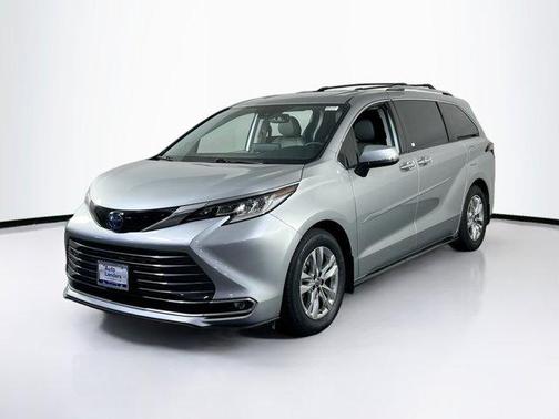 2022 Toyota Sienna Limited