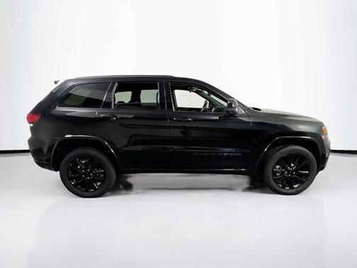 2022 Jeep Grand Cherokee Laredo