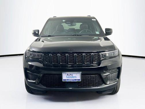 Diamond Black Crystal Pearlcoat 2023 Jeep Grand Cherokee Altitude